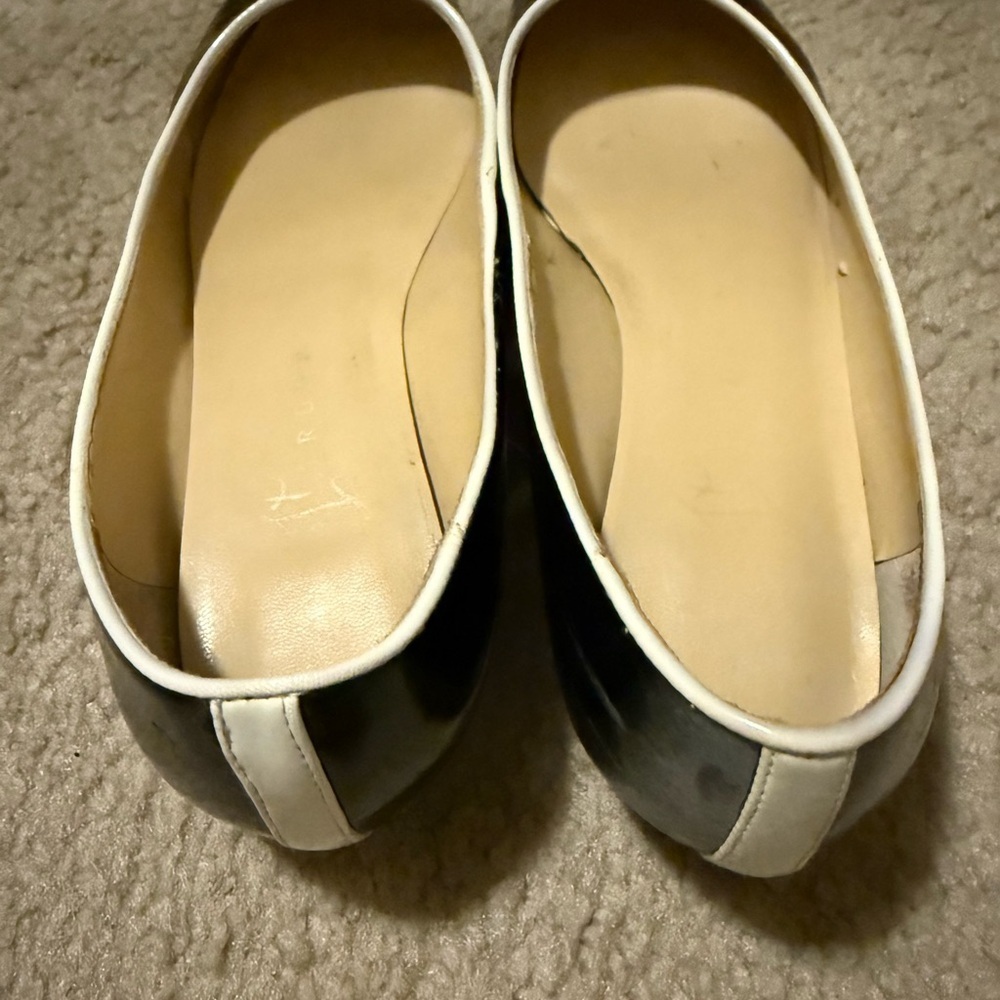 Elegant Black and White Patent Women's Shoes - Picture 2 of 3